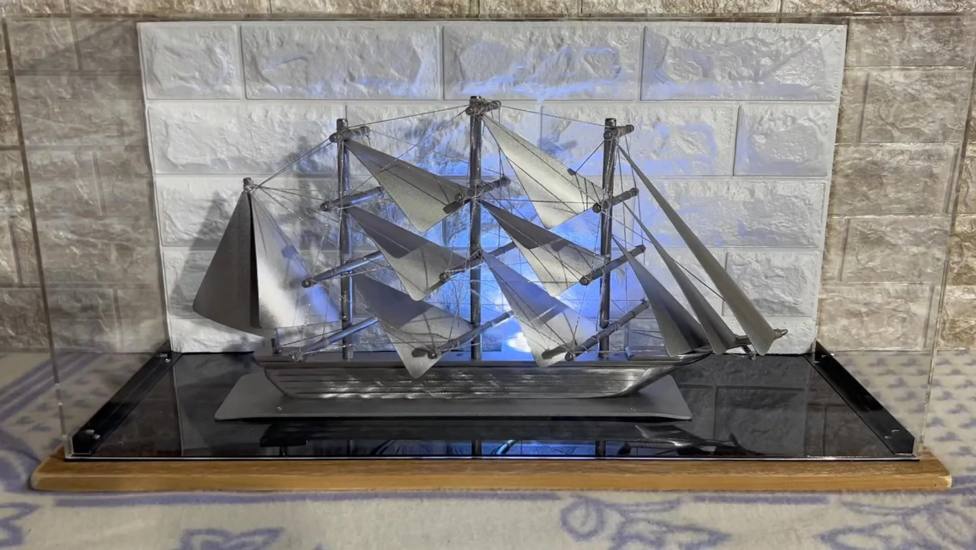 風を切る船の美